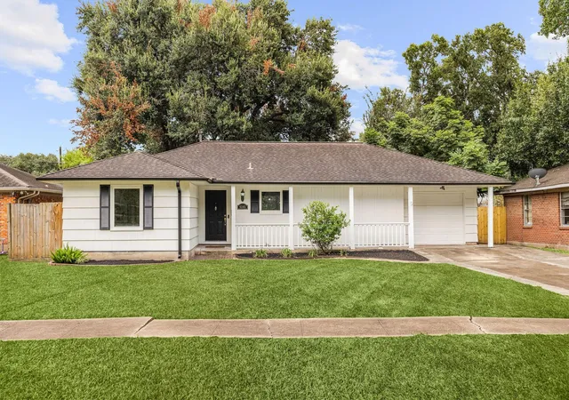 Photo 1 of Single family home for sale at 6205 Darnell St, Houston, TX 77074 | MLS# 59016060 | Listing updated on 2026-09-09