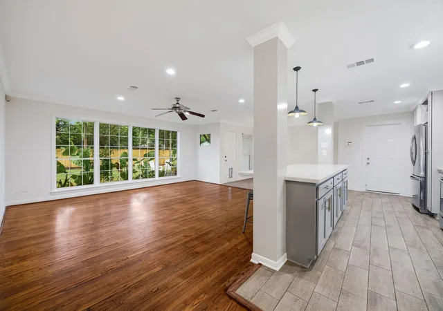 Photo 3 of Single family home for sale at 6205 Darnell St, Houston, TX 77074 | MLS# 59016060 | Listing updated on 2026-09-09