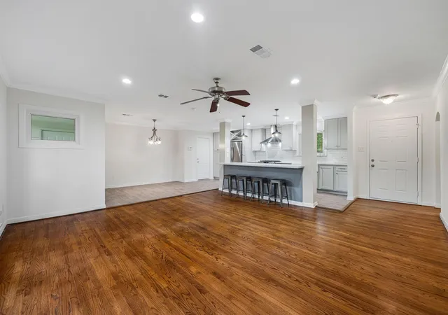 Photo 4 of Single family home for sale at 6205 Darnell St, Houston, TX 77074 | MLS# 59016060 | Listing updated on 2026-09-09