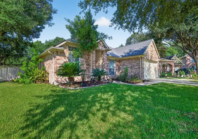Photo 2 of Sale Pending at 17303 Scotts Blf Ct, Humble, TX 77346 | MLS# 95710646 | Listing updated on 2026-10-10