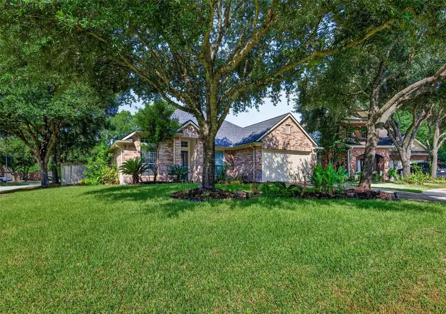 Photo 2 of Sale Pending at 17303 Scotts Blf Ct, Humble, TX 77346 | MLS# 95710646 | Listing updated on 2026-10-10