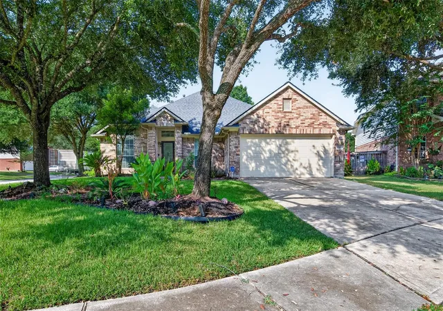 Photo 3 of Sale Pending at 17303 Scotts Blf Ct, Humble, TX 77346 | MLS# 95710646 | Listing updated on 2026-10-10