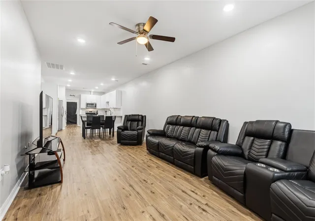 Photo 3 of Multi family home for sale at 405 W Worsham St, Willis, TX 77378 | MLS# 58937995 | Listing updated on 2026-09-14