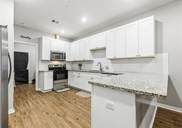 Photo 4 of Multi family home for sale at 405 W Worsham St, Willis, TX 77378 | MLS# 58937995 | Listing updated on 2026-09-14