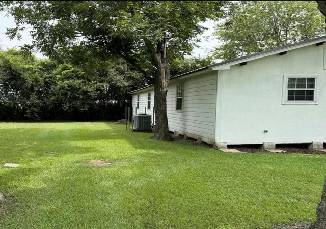 Photo 2 of Single family home for sale at 363 W Santa Fe St, Conroe, TX 77301 | MLS# 16819208 | Listing updated on 2026-09-20