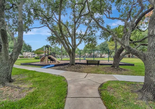Photo 3 of Townhouse for sale at 17287 Saturn Ln, Houston, TX 77058 | MLS# 81658485 | Listing updated on 2026-09-16