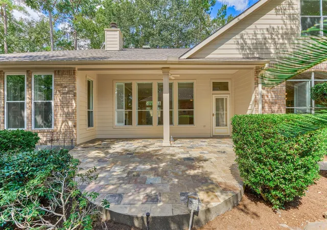 Photo 3 of Sale Pending at 23 Meadowhawk Pl, Conroe, TX 77384 | MLS# 75614203 | Listing updated on 2026-09-26