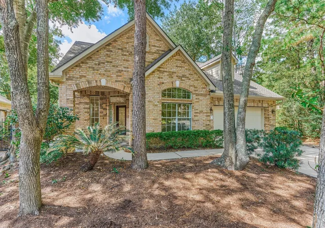 Photo 3 of Sale Pending at 23 Meadowhawk Pl, Conroe, TX 77384 | MLS# 75614203 | Listing updated on 2026-09-26