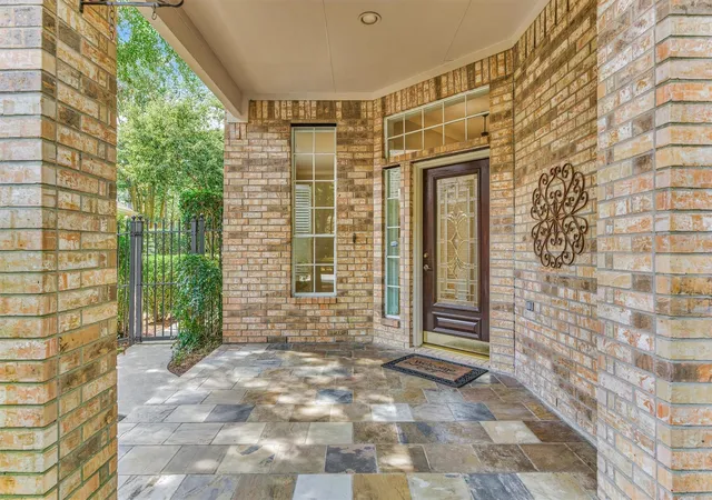 Photo 4 of Sale Pending at 23 Meadowhawk Pl, Conroe, TX 77384 | MLS# 75614203 | Listing updated on 2026-09-26