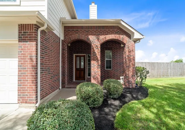 Photo 3 of Single family home for sale at 3246 Keithwood Cir W, Pearland, TX 77584 | MLS# 34035749 | Listing updated on 2026-10-03