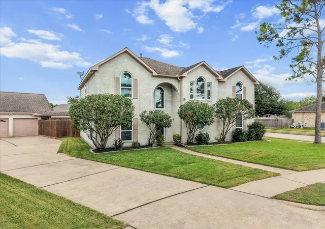 Photo 3 of Sale Pending at 2618 George St, Pearland, TX 77581 | MLS# 42658227 | Listing updated on 2026-09-28