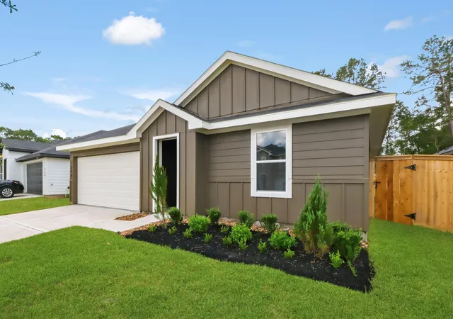 Photo 3 of Single family home for sale at 244 Golden Eagle Blvd, New Waverly, TX 77358 | MLS# 11799254 | Listing updated on 2026-09-23