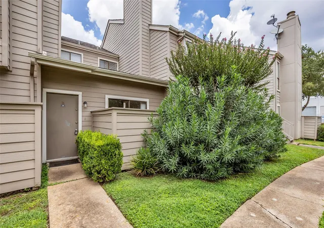 Photo 2 of Condo for sale at 6701 Sands Point Dr #31, Houston, TX 77074 | MLS# 69082963 | Listing updated on 2026-09-07