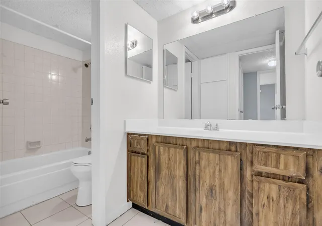 Photo 3 of Condo for sale at 6701 Sands Point Dr #31, Houston, TX 77074 | MLS# 69082963 | Listing updated on 2026-09-07