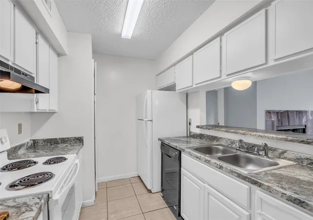Photo 4 of Condo for sale at 6701 Sands Point Dr #31, Houston, TX 77074 | MLS# 69082963 | Listing updated on 2026-09-07