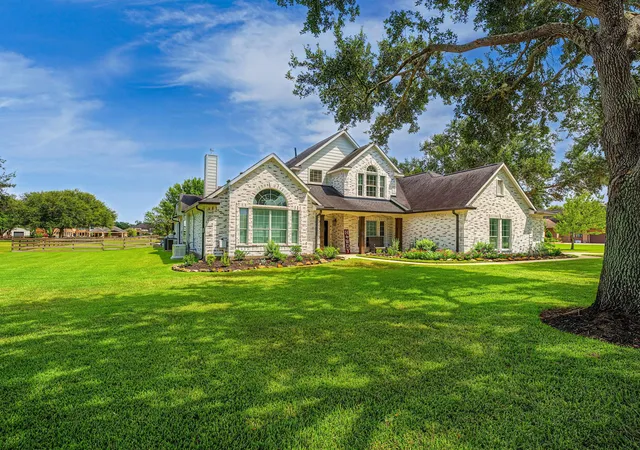 Photo 3 of Single family home for sale at 4002 Wentworth Dr, Fulshear, TX 77441 | MLS# 34548404 | Listing updated on 2026-09-11