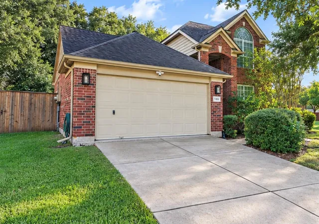 Photo 3 of Single family home for sale at 7406 Greatwood Grv Dr, Sugar Land, TX 77479 | MLS# 34867988 | Listing updated on 2026-09-28