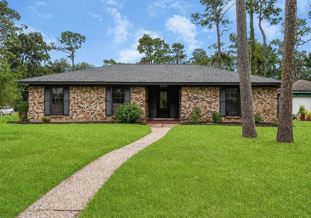 Photo 1 of Single family home for sale at 3013 Woodland Dr, Dickinson, TX 77539 | MLS# 85750352 | Listing updated on 2026-09-11