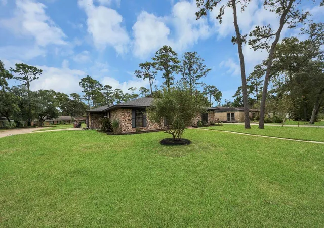 Photo 3 of Single family home for sale at 3013 Woodland Dr, Dickinson, TX 77539 | MLS# 85750352 | Listing updated on 2026-09-11