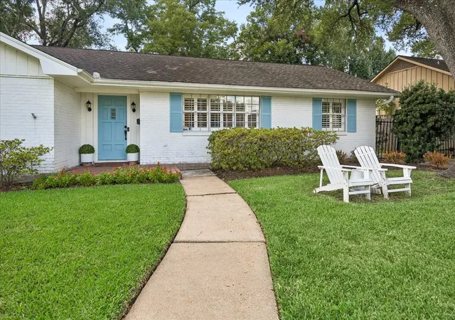 Photo 2 of Single family home for sale at 7623 Meadowvale Dr, Houston, TX 77063 | MLS# 71558611 | Listing updated on 2026-09-17