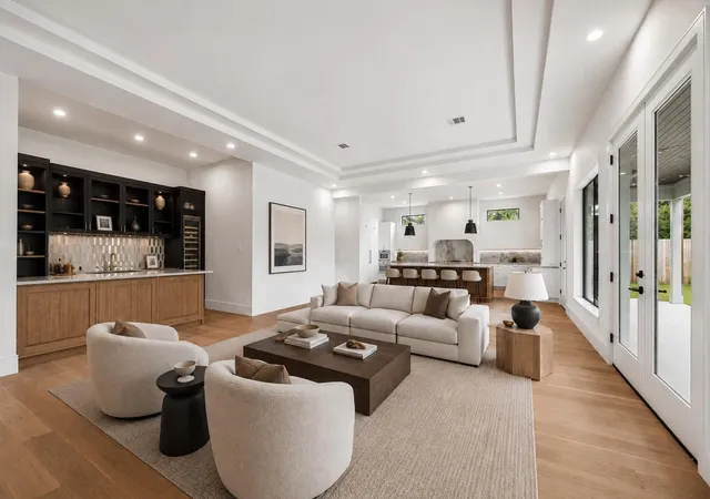 Photo 3 of Mansion for sale at 316 W 30th Street, Houston, TX 77018 | MLS# 48595610 | Listing updated on 2026-09-22