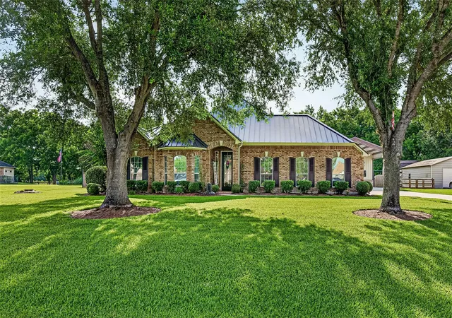 Photo 2 of Sale Pending at 3326 River Bnd Dr, Rosenberg, TX 77471 | MLS# 91809625 | Listing updated on 2026-09-24