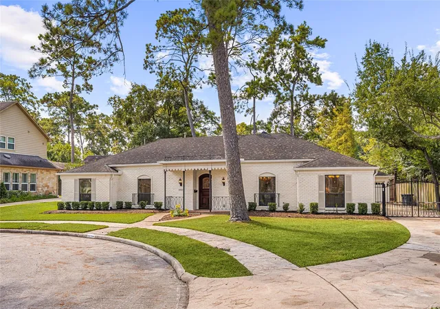 Photo 2 of Sale Pending at 12423 Broken Bough Dr, Houston, TX 77024 | MLS# 32718144 | Listing updated on 2026-09-09