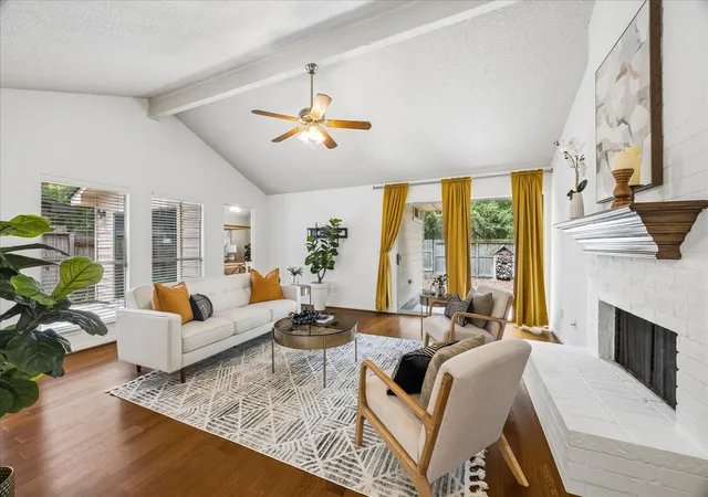 Photo 2 of Sale Pending at 20 Edgewood Forest Ct, Spring, TX 77381 | MLS# 45454046 | Listing updated on 2026-09-13