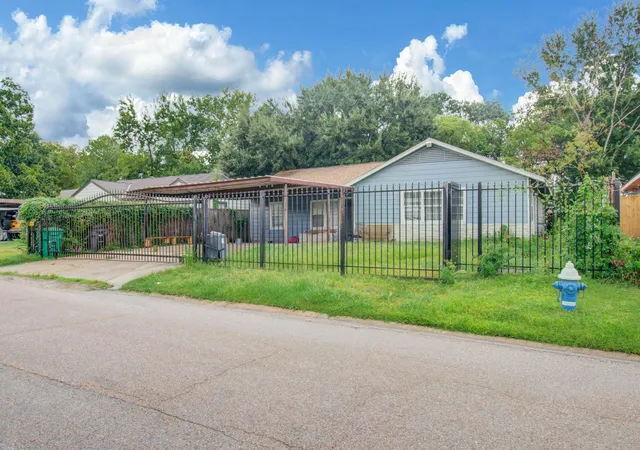 Photo 2 of Single family home for sale at 1203 Ruell St, Houston, TX 77017 | MLS# 54607338 | Listing updated on 2026-10-02