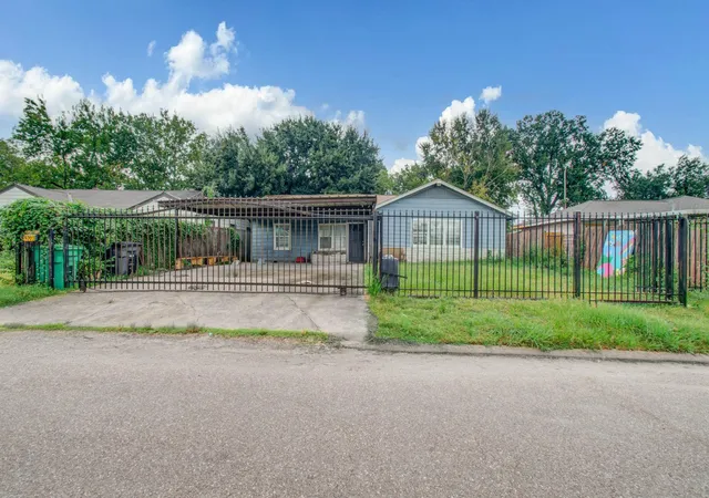 Photo 3 of Single family home for sale at 1203 Ruell St, Houston, TX 77017 | MLS# 54607338 | Listing updated on 2026-10-02