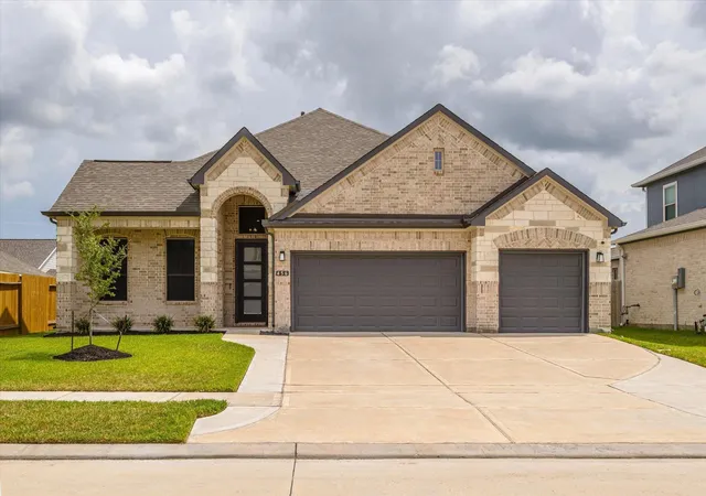 Photo 1 of Single family home for sale at 456 Lake Line Dr, Alvin, TX 77511 | MLS# 43943027 | Listing updated on 2026-10-05