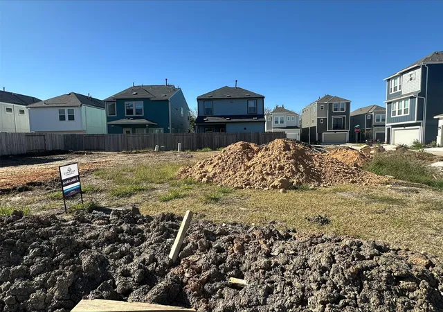 Photo 2 of Single family home for sale at 11402 Velvet Fld Dr, Houston, TX 77047 | MLS# 77792196 | Listing updated on 2026-10-07
