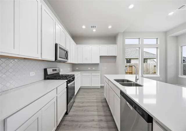 Photo 4 of Single family home for sale at 2717 Mackinac Bay Dr, La Marque, TX 77568 | MLS# 45486833 | Listing updated on 2026-10-09