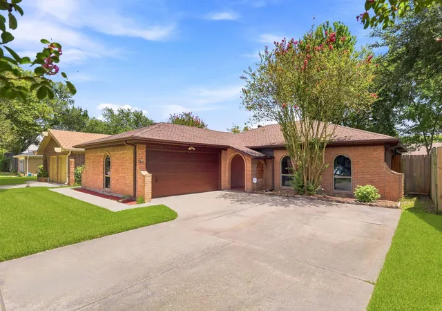 Photo 1 of Single family home for sale at 730 Seacliff Dr, Houston, TX 77062 | MLS# 66674427 | Listing updated on 2026-09-09