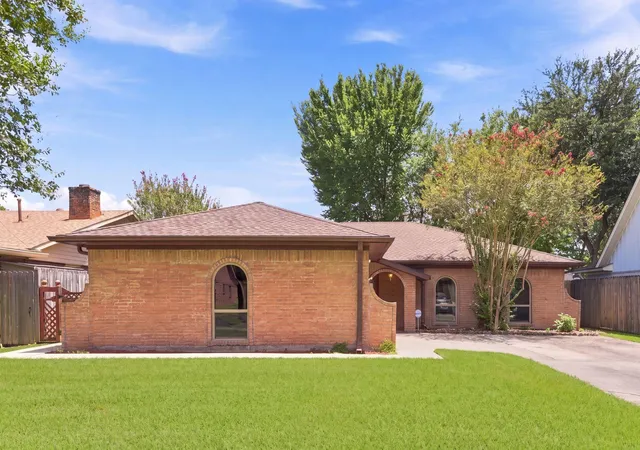 Photo 2 of Single family home for sale at 730 Seacliff Dr, Houston, TX 77062 | MLS# 66674427 | Listing updated on 2026-09-09