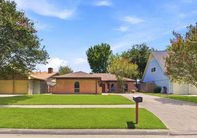 Photo 3 of Single family home for sale at 730 Seacliff Dr, Houston, TX 77062 | MLS# 66674427 | Listing updated on 2026-09-09