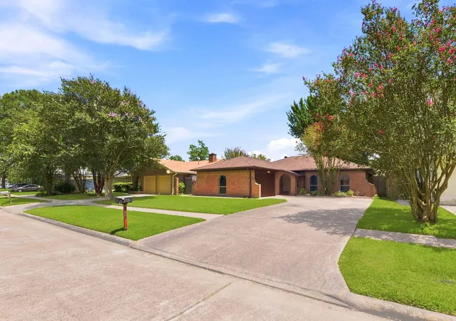 Photo 3 of Single family home for sale at 730 Seacliff Dr, Houston, TX 77062 | MLS# 66674427 | Listing updated on 2026-09-09