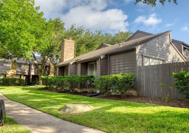 Photo 2 of Sale Pending at 16550 Space Ctr Blvd, Houston, TX 77058 | MLS# 39213150 | Listing updated on 2026-09-21
