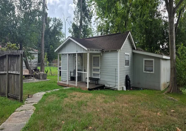 Photo 3 of Single family home for sale at 809 N Ave D, Humble, TX 77338 | MLS# 73076012 | Listing updated on 2026-09-19