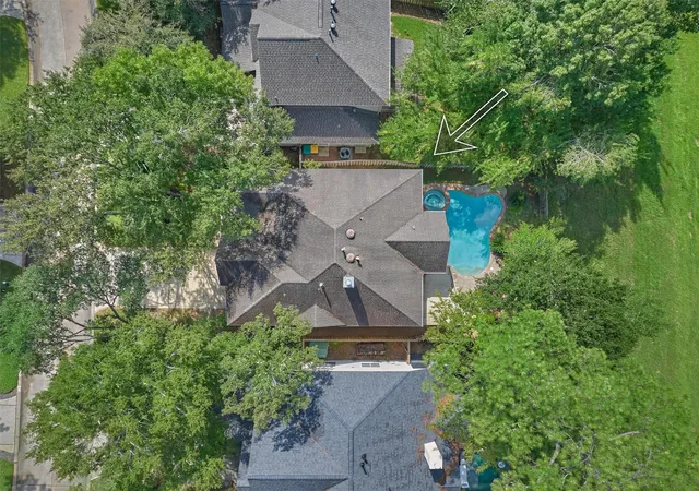 Photo 2 of Single family home for sale at 11 Vinca Trl, Spring, TX 77382 | MLS# 25019375 | Listing updated on 2026-09-13