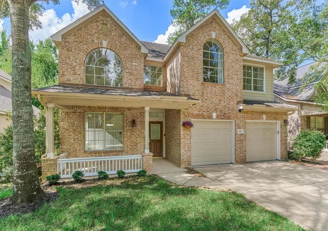 Photo 3 of Single family home for sale at 11 Vinca Trl, Spring, TX 77382 | MLS# 25019375 | Listing updated on 2026-09-15