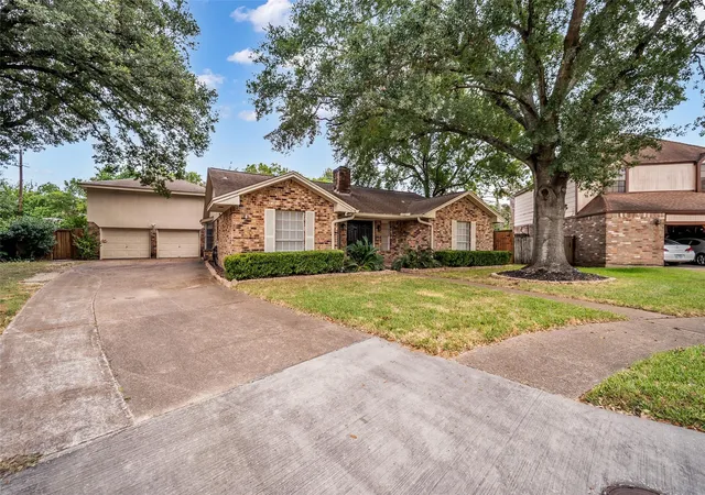 Photo 1 of Single family home for sale at 8043 Zimmermann Dr, Houston, TX 77088 | MLS# 34414769 | Listing updated on 2026-09-16