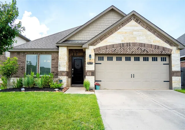 Photo 1 of Single family home for sale at 429 Lake Line Dr, Alvin, TX 77511 | MLS# 25858107 | Listing updated on 2026-09-12