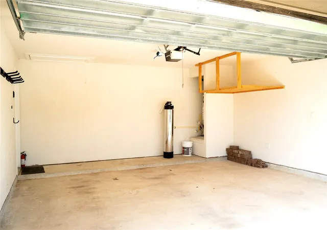 Photo 2 of Single family home for sale at 429 Lake Line Dr, Alvin, TX 77511 | MLS# 25858107 | Listing updated on 2026-09-12