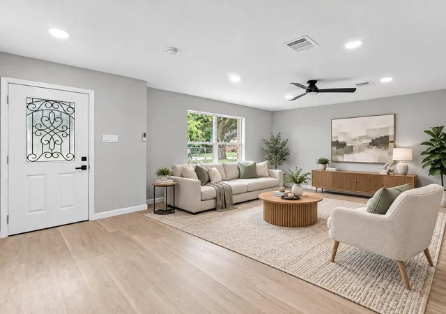 Photo 3 of Sale Pending at 5039 Briscoe St, Houston, TX 77033 | MLS# 69442641 | Listing updated on 2026-10-05