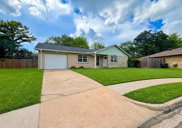Photo 1 of Single family home for sale at 1014 Pimlico Dr, Pearland, TX 77584 | MLS# 43961564 | Listing updated on 2026-09-19