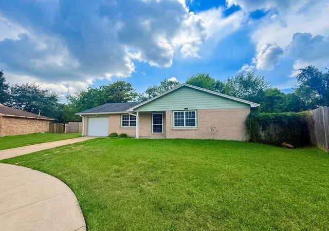 Photo 2 of Single family home for sale at 1014 Pimlico Dr, Pearland, TX 77584 | MLS# 43961564 | Listing updated on 2026-09-19