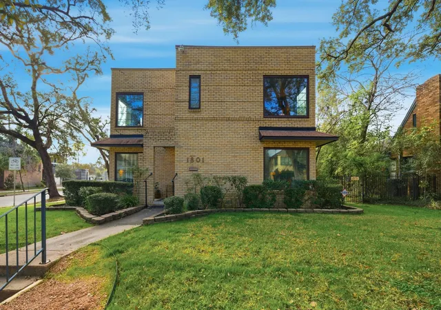 Photo 1 of Single family home for sale at 1801 Lexington St, Houston, TX 77098 | MLS# 78403966 | Listing updated on 2026-09-06