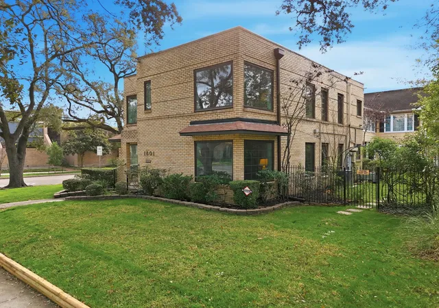 Photo 2 of Single family home for sale at 1801 Lexington St, Houston, TX 77098 | MLS# 78403966 | Listing updated on 2026-09-06