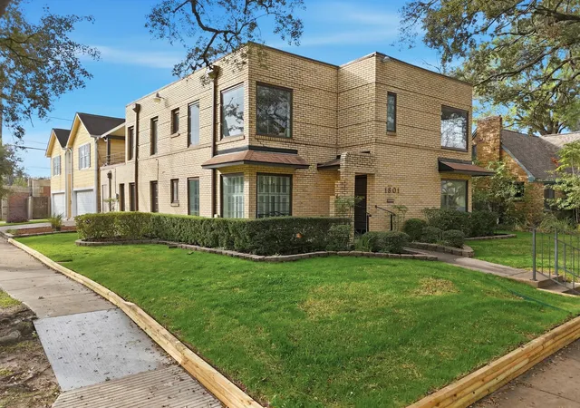 Photo 3 of Single family home for sale at 1801 Lexington St, Houston, TX 77098 | MLS# 78403966 | Listing updated on 2026-09-06